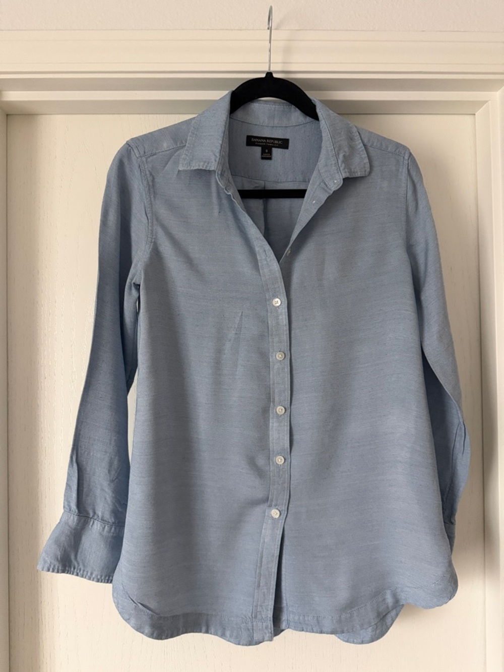 Banana Republic Light Blue Casual Button-Down Shirt